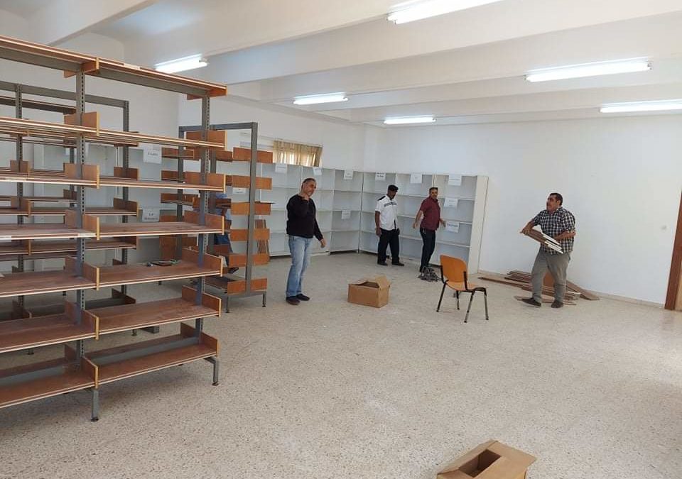 الاستعداد لافتتاح مكتبة بكلية اللغات