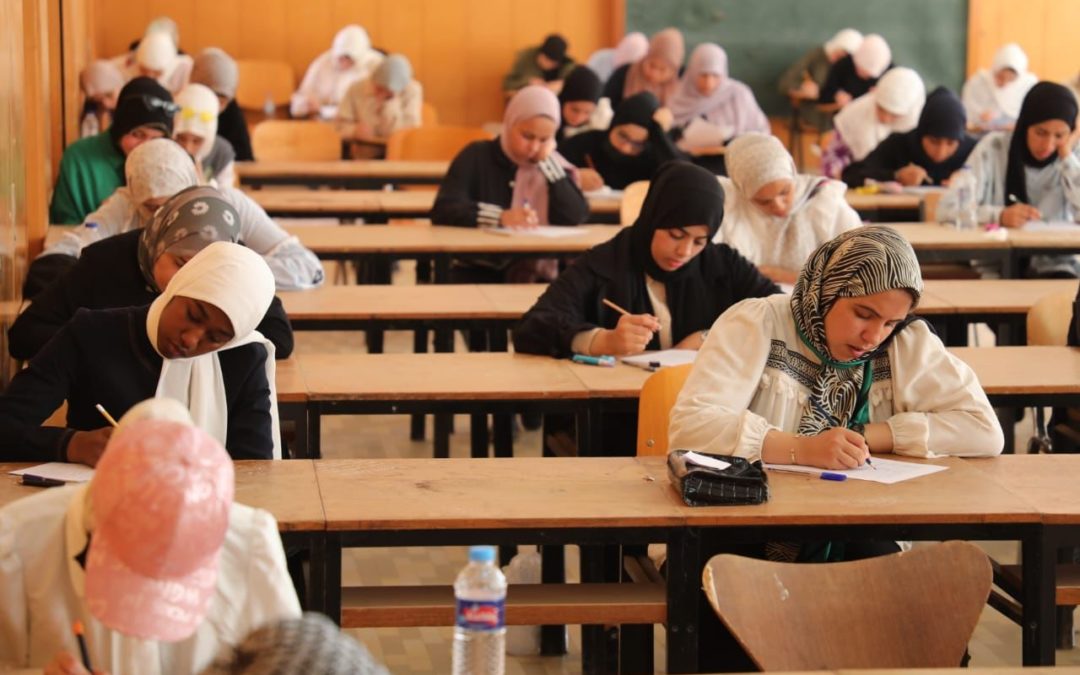 «كلية اللغات» تواصل إجراء الامتحانات الجزئية