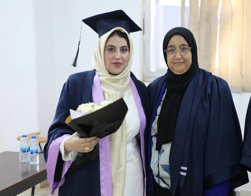 كلية اللغات تُجيز رسالة ماجستير بالنظام الجديد