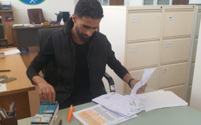 توزيع بطاقات المنحة الدراسية على طلبة كلية اللغات