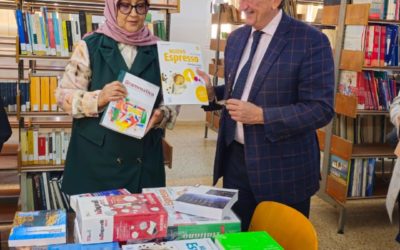 القنصل الإيطالي يسلم مجموعة من الكتب لكلية اللغات لإثراء مكتبتها