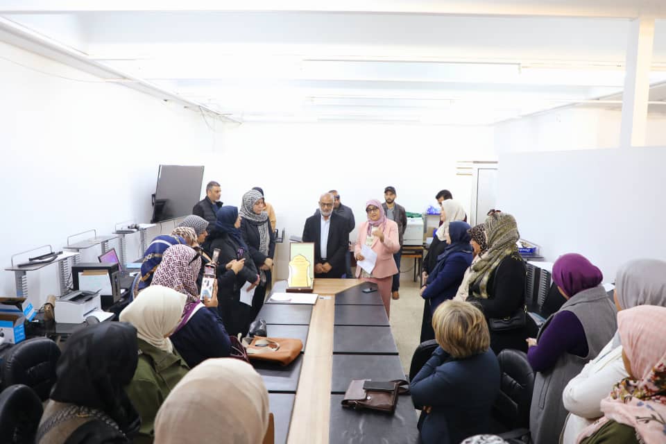 مراسم تسليم واستلام عمادة كلية اللغات بجامعة بنغازي  
