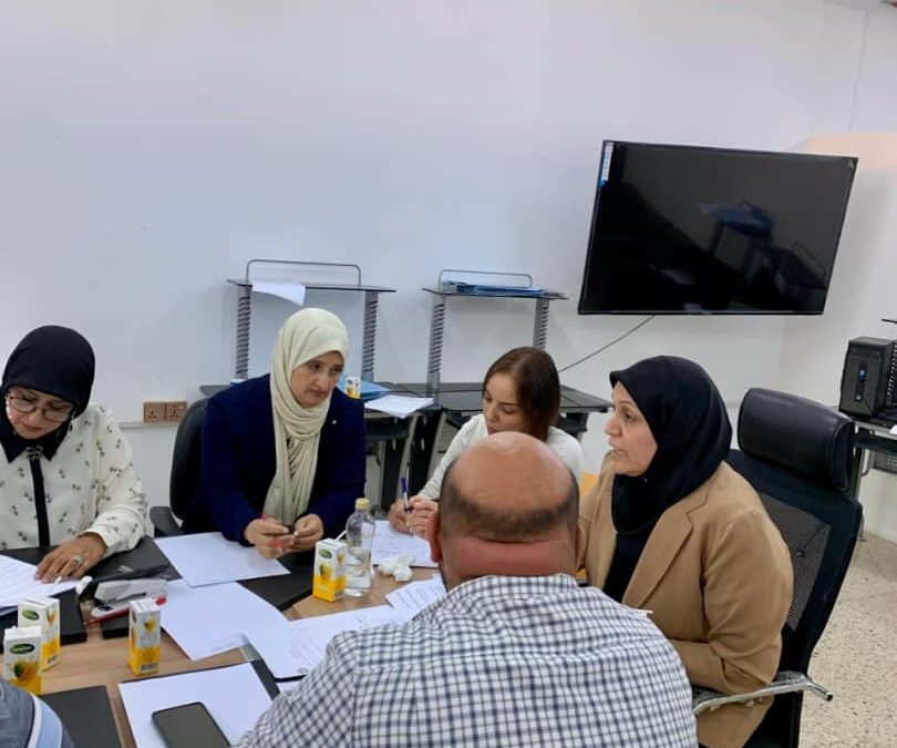 اجتماع مجلس كلية اللغات بجامعة بنغازي لاعتماد نتائج الفصل الدراسي وخطط التطوير
