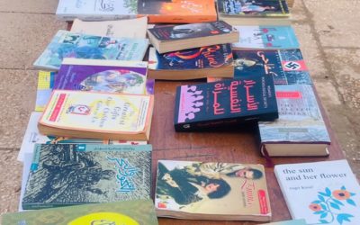 طلاب كلية اللغات ينظّمون فعالية “يوم تبادل الكتب” لتعزيز ثقافة القراءة