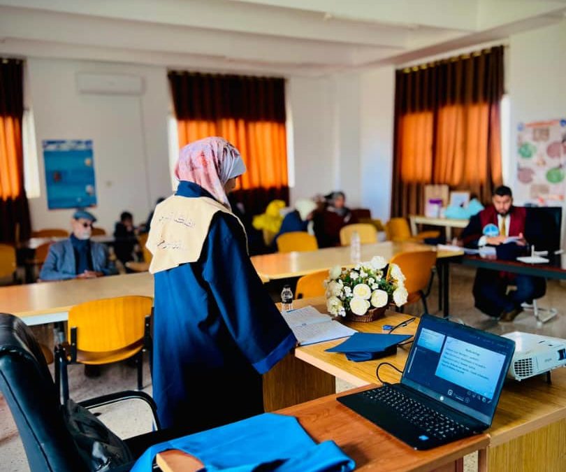 مناقشة رسالة ماجستير بكلية اللغات – جامعة بنغازي حول صعوبات قراءة الشعر الإنجليزي