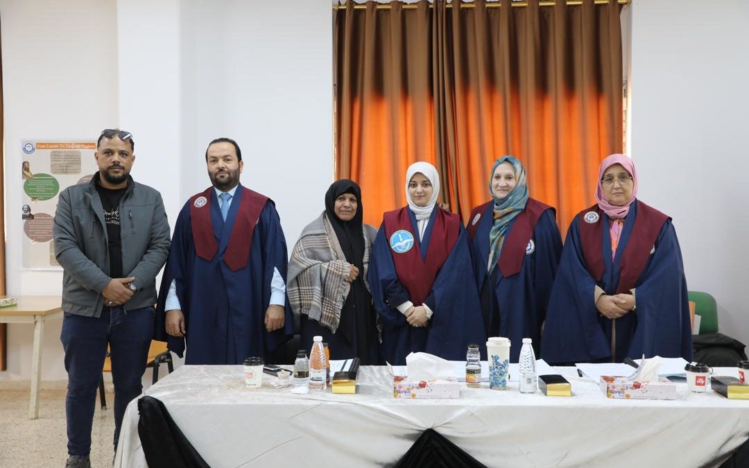 طالبة بجامعة بنغازي تبحث فاعلية المنهج اللغوي في تنمية القدرات الأدبية لطلاب الإنجليزية