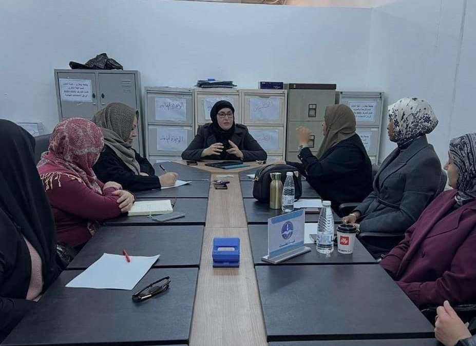 كلية اللغات تعقد اجتماعها الأول لفريق الجودة استعدادًا للتدقيق المؤسسي