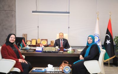 رئيس جامعة بنغازي يبحث مع عمادة كلية اللغات تطوير البرامج الأكاديمية وتعزيز مسيرة الكلية